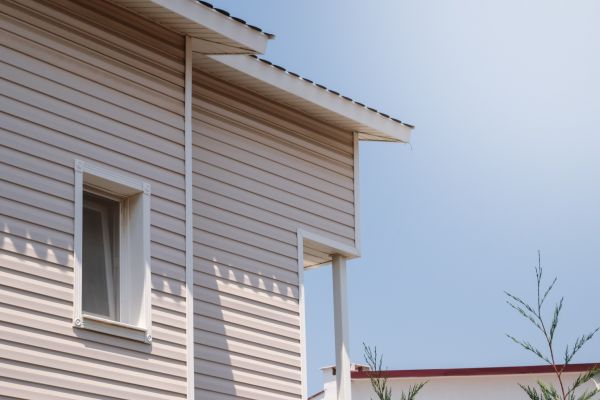 Cost of Vinyl Siding Hole Repair in Reno